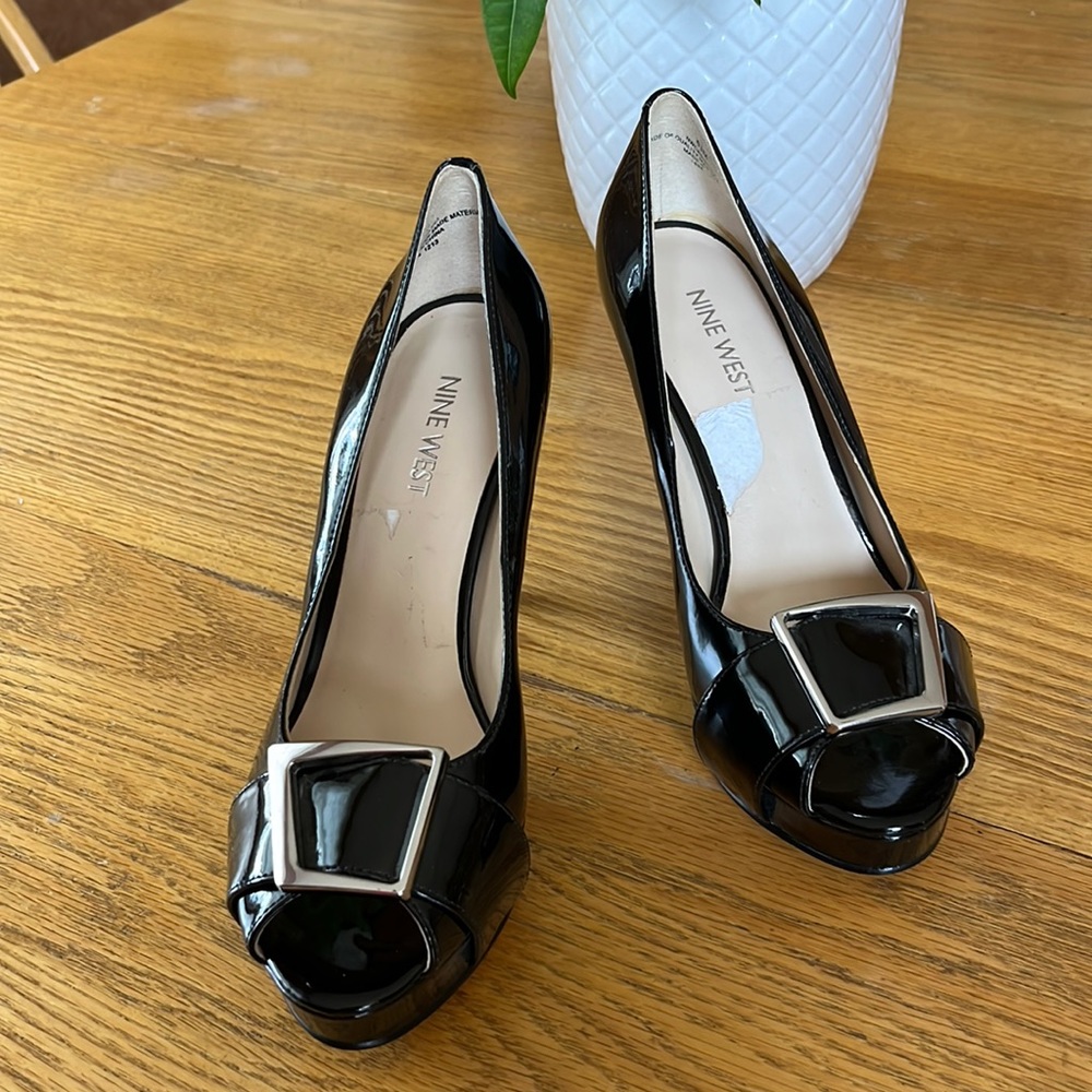 Nine West platform 4 inch heel shoes.. Black patent leather